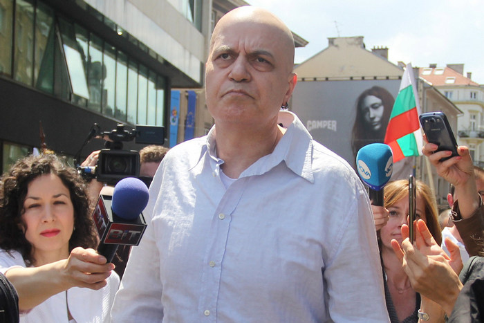 Аналитичните жанрове са изчерпани по отношение на партии като Има